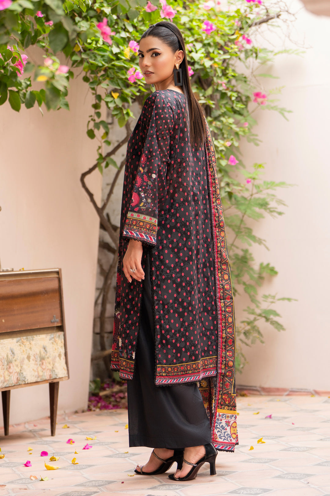 3 Pcs Unstitched Black Lawn - SU25V23-S8 - JAQUARD CLOTHING