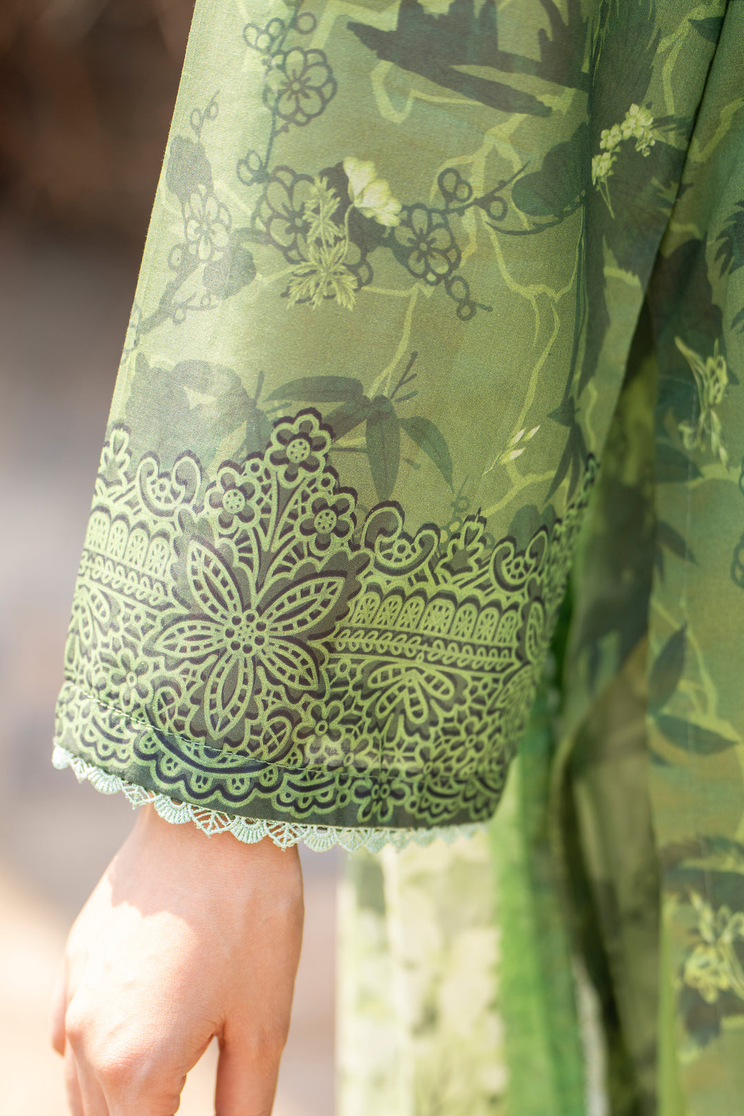 3 Pcs Unstitched Green Lawn - SU25V17-S3 - JACQUARD CLOTHING