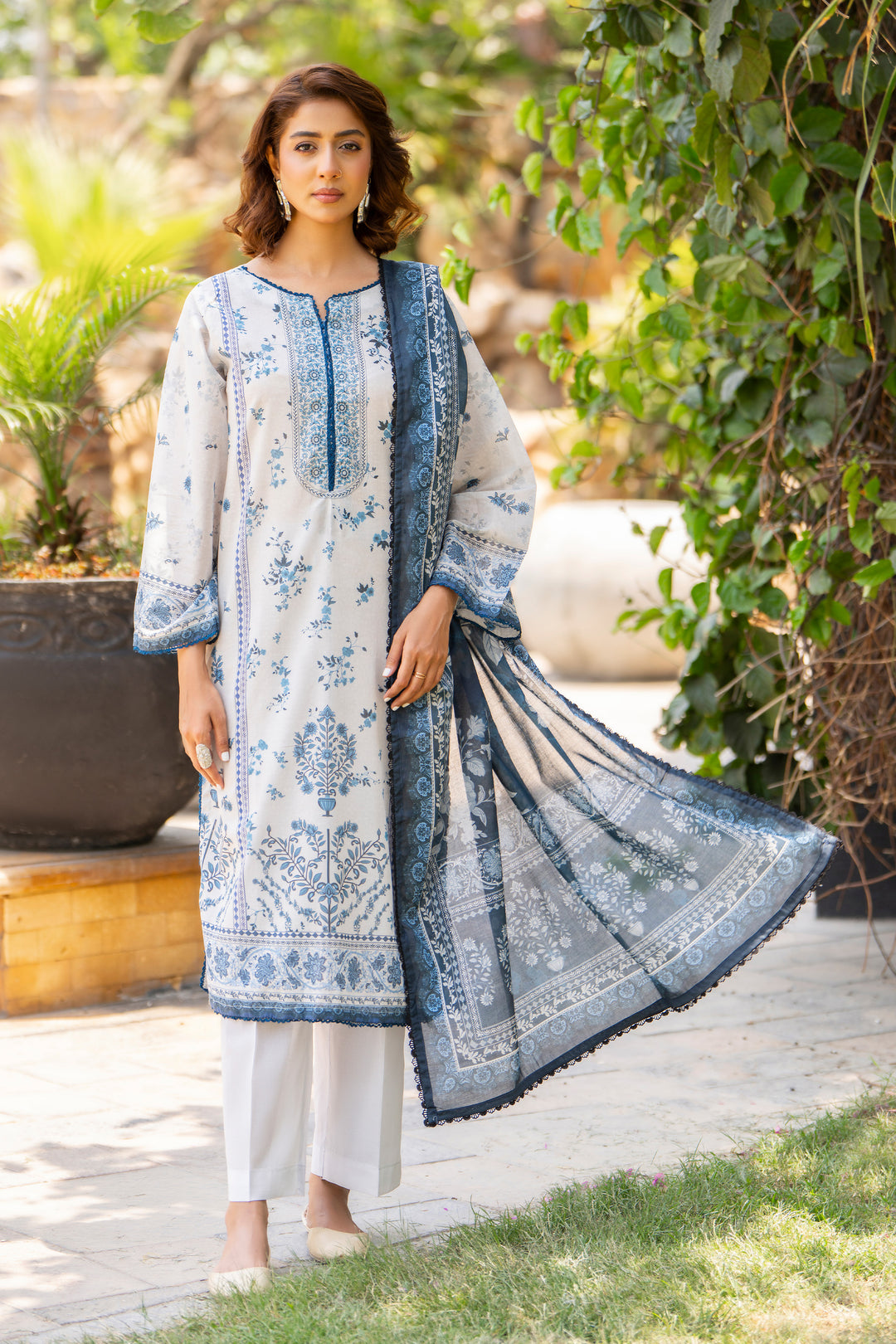 3 Pcs Unstitched White Lawn - SU25V18-S8 - JACQUARD CLOTHING