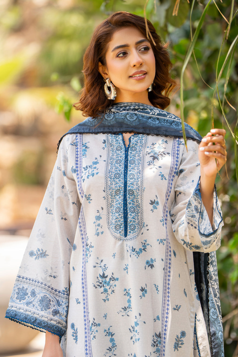3 Pcs Unstitched White Lawn - SU25V18-S8 - JACQUARD CLOTHING