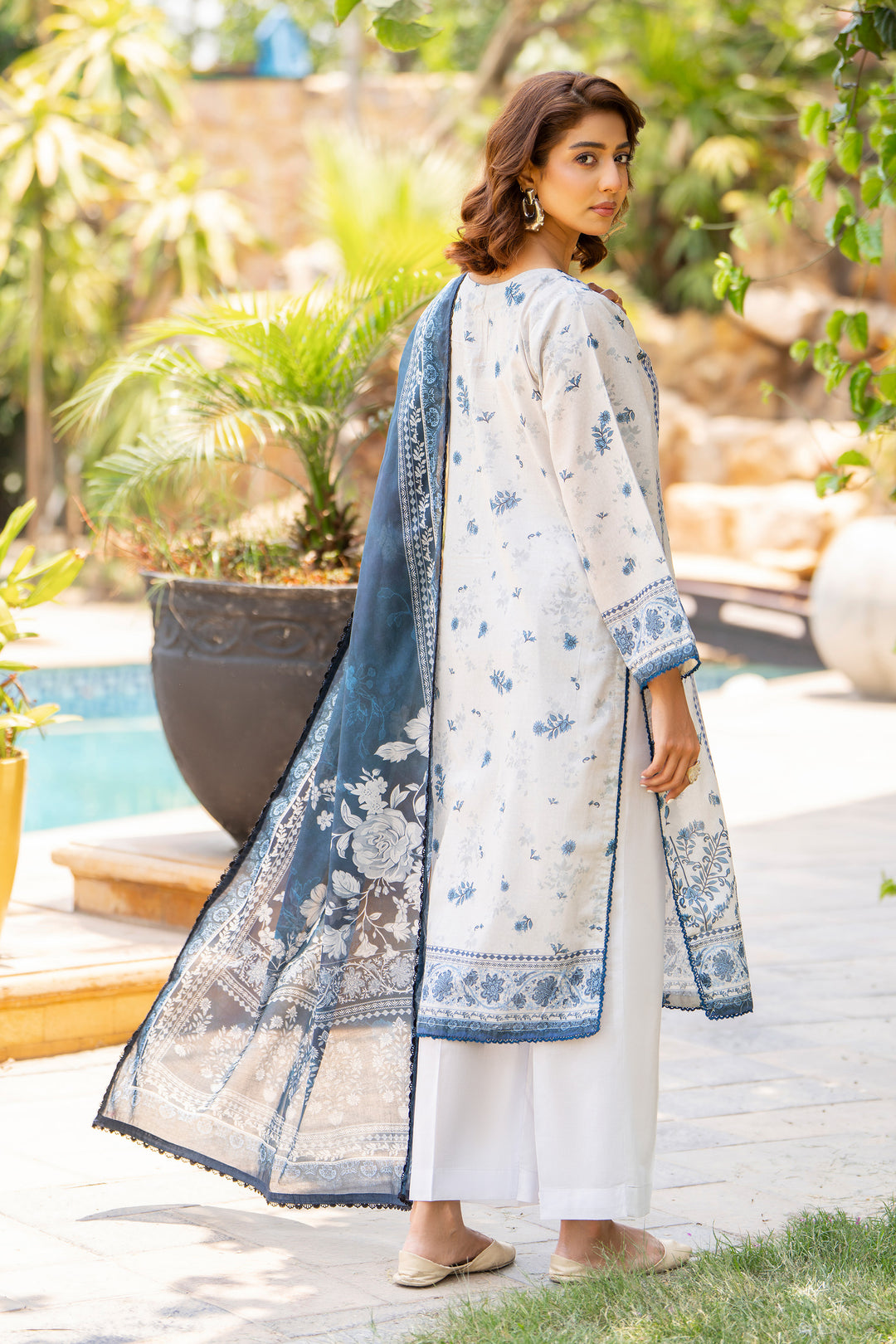 3 Pcs Unstitched White Lawn - SU25V18-S8 - JACQUARD CLOTHING