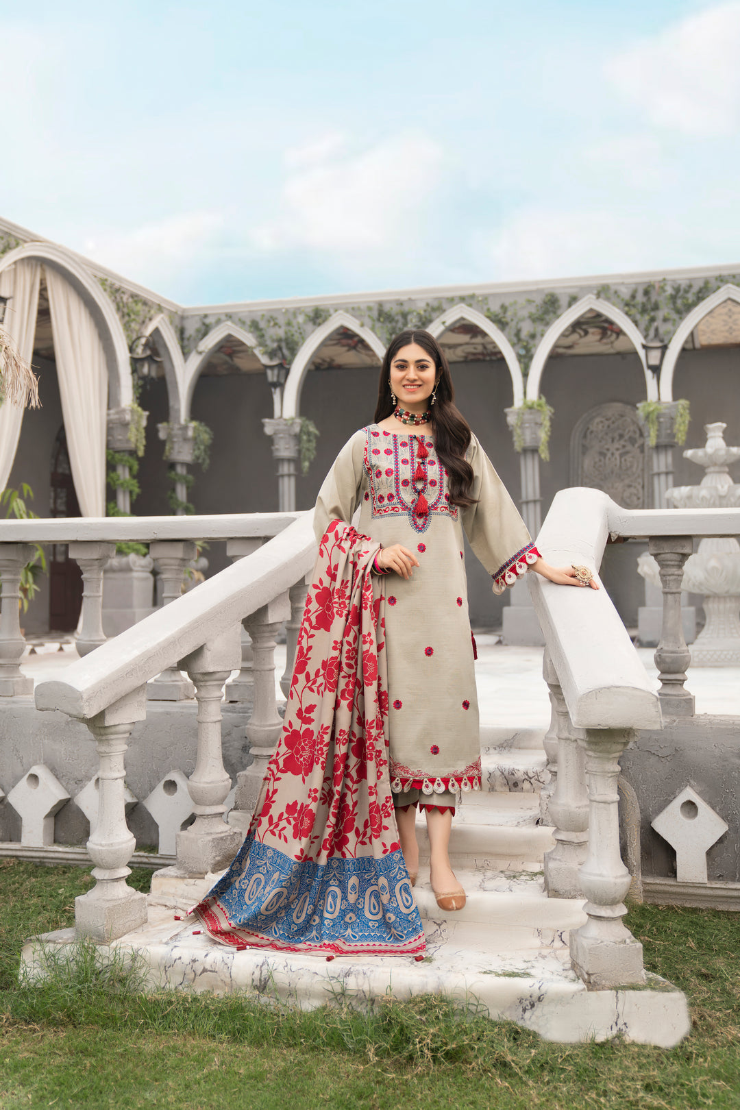 AGHAZ E TABEER COLLECTION / 3PC / EMBROIDERED KHADDAR WITH WOOLEN SHAWL NEW ARRIVALS WINTER 2022 BY JACQUARD CLOTHING