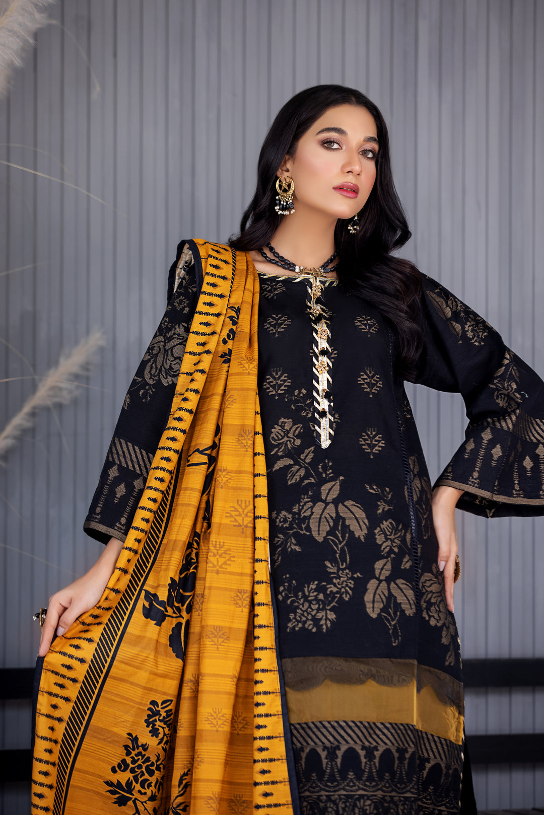 DIL AWAIZ COLLECTION / 3PC / SELF JACQUARD KHADDAR SHIRT TROUSER AND SHAWL NEW ARRIVALS WINTER 2022 BY JACQUARD CLOTHING 